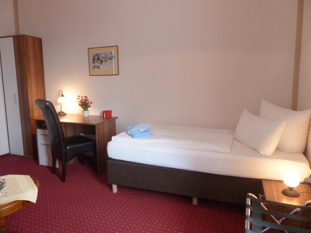 Hotel Friedchen Mit Eigener Fleischerei Artern Δωμάτιο φωτογραφία